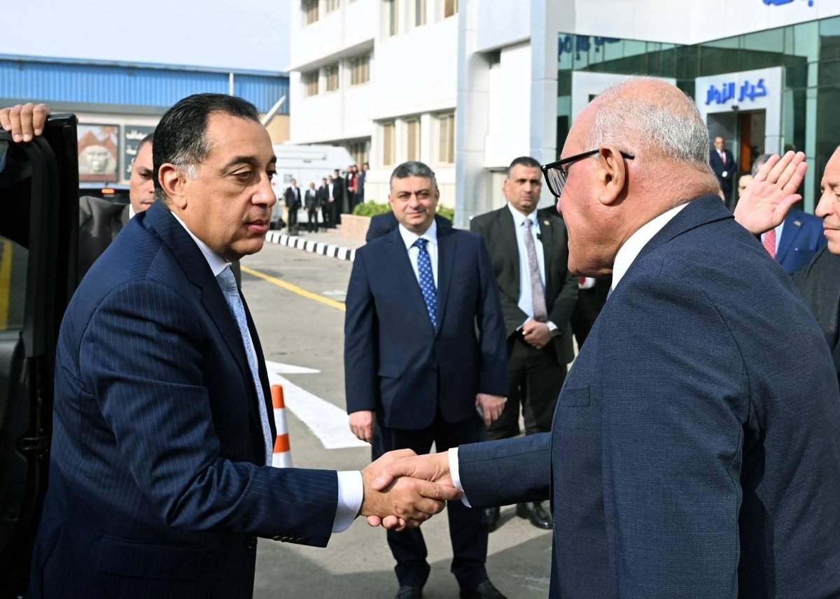 رئيس الوزراء يتفقد أعمال تطوير مصنع عربات السكك الحديدية ومترو الأنفاق "سيماف" بحلوان