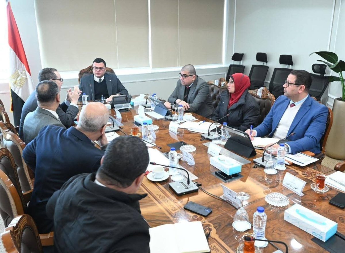 وزير الإسكان يستعرض التصور المبدئي لمشروع سكني جديد للإسكان المتوسط