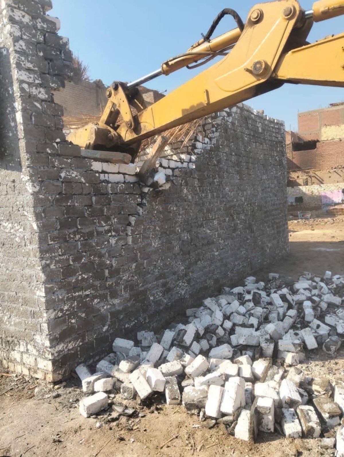 &nbsp;وزيرة التنمية المحلية تستعرض تقريراً حول نتائج الأسبوع الأول من الموجة الـ28 لإزالة التعديات 