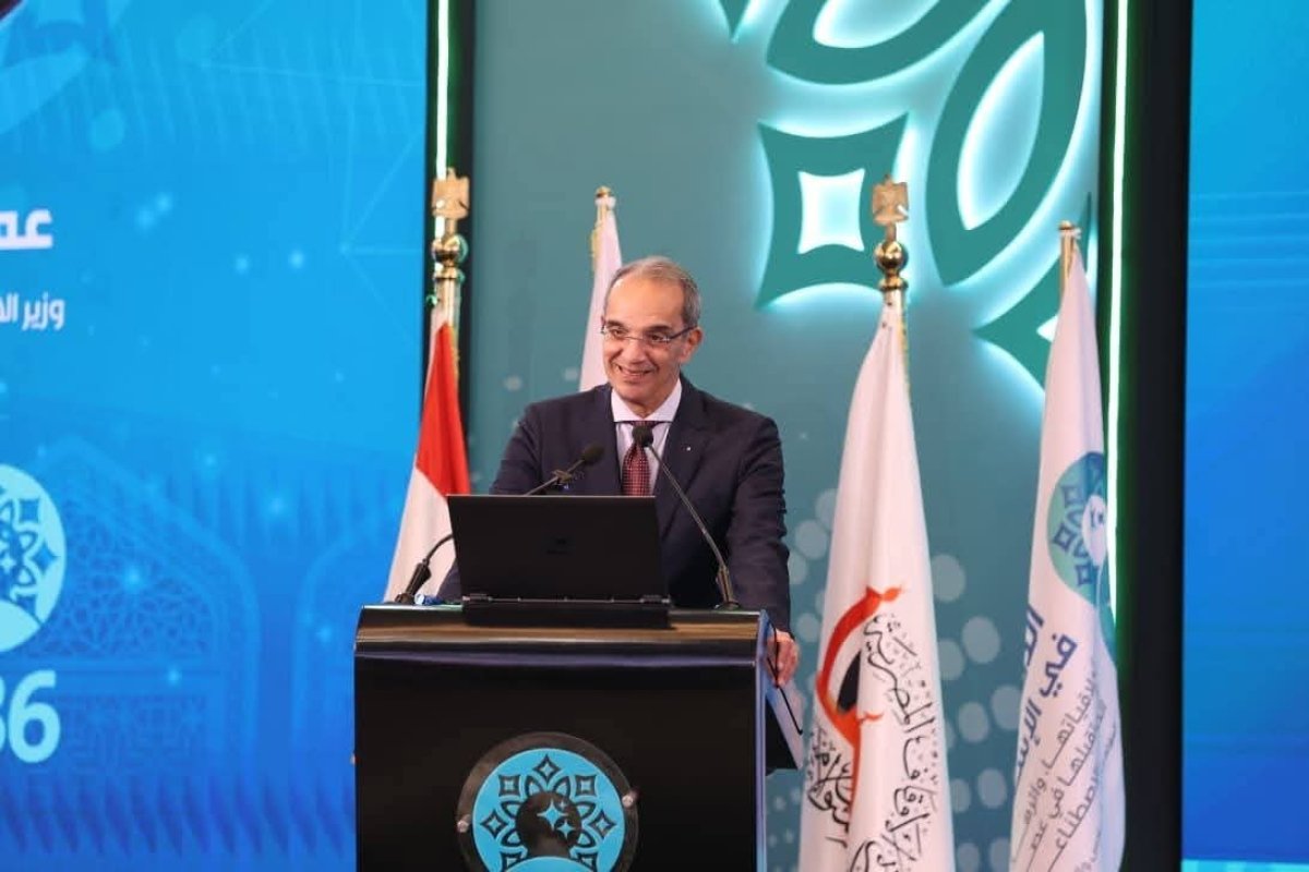 وزير الاتصالات:&nbsp;الذكاء الاصطناعي تكنولوجيا فارقة قادرة على إحداث تغيير في طرق العمل والتعلم