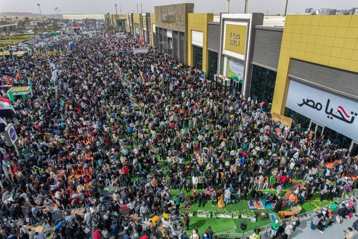 معرض القاهرة الدولي للكتاب يتخطى 4.5 مليون زائر خلال تسعة أيام&nbsp; منذ افتتاحه للجمهور