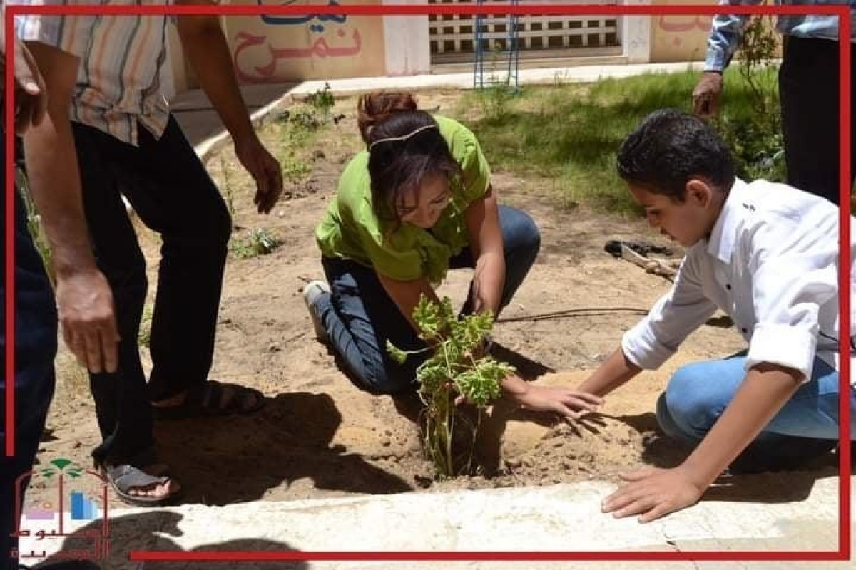 جهاز "أسيوط الجديدة" يطلق المرحلة الثانية من مبادرة "بأيدينا نخضرها" لتجميل المدارس ..ويكرِّم الطلاب المتفوقين
