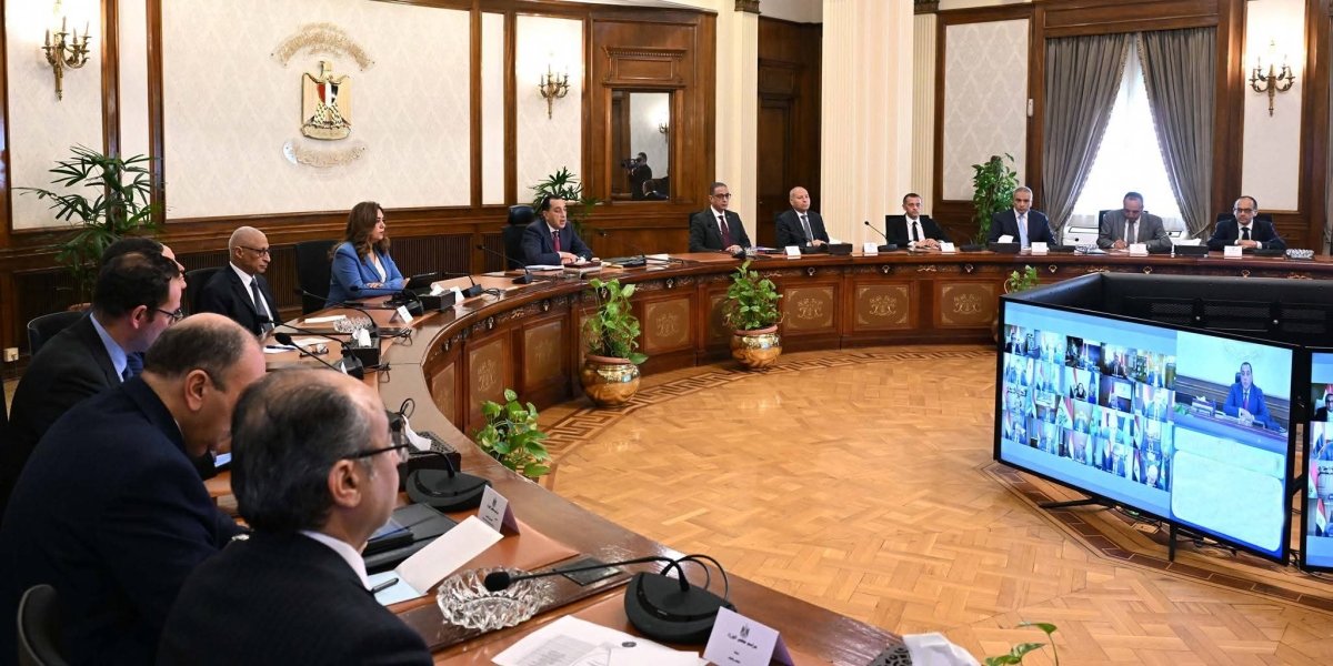 رئيس الوزراء يترأس أول اجتماع لمجلس المحافظين بعد تشكيله الجديد