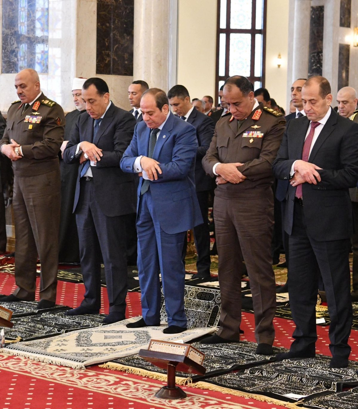 الرئيس السيسي يؤدي صلاة الجمعة بمسجد المشير طنطاوي