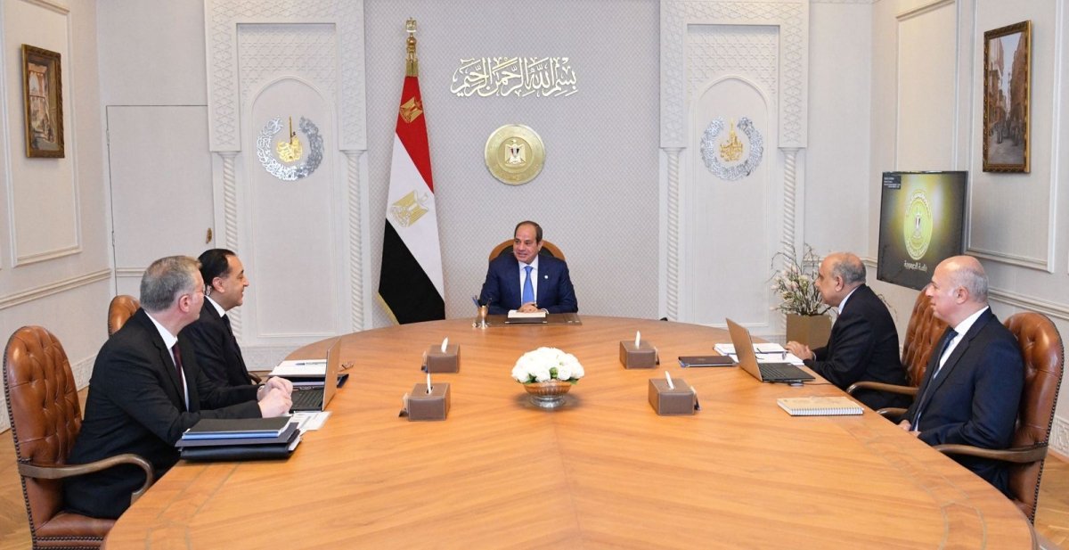الرئيس السيسي يجتمع برئيس الوزراء ووزيري البترول والكهرباء 