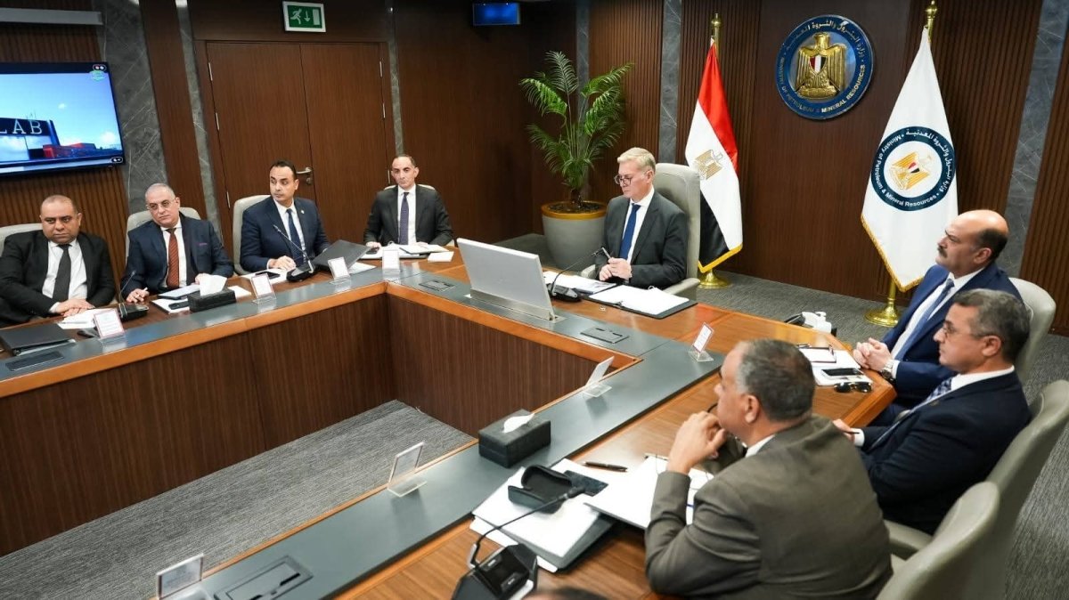 وزير البترول والثروة المعدنية يشيد بشركة إيلاب لقدرتها على تلبية الطلب المحلي وتصدير منتجاتها عالميًا