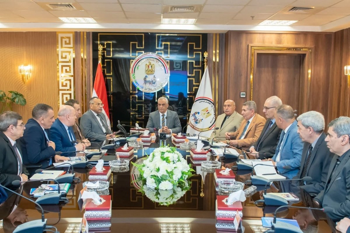 "جمبلاط" يتابع عمليات التصنيع العسكري بشركات الإنتاج الحربي