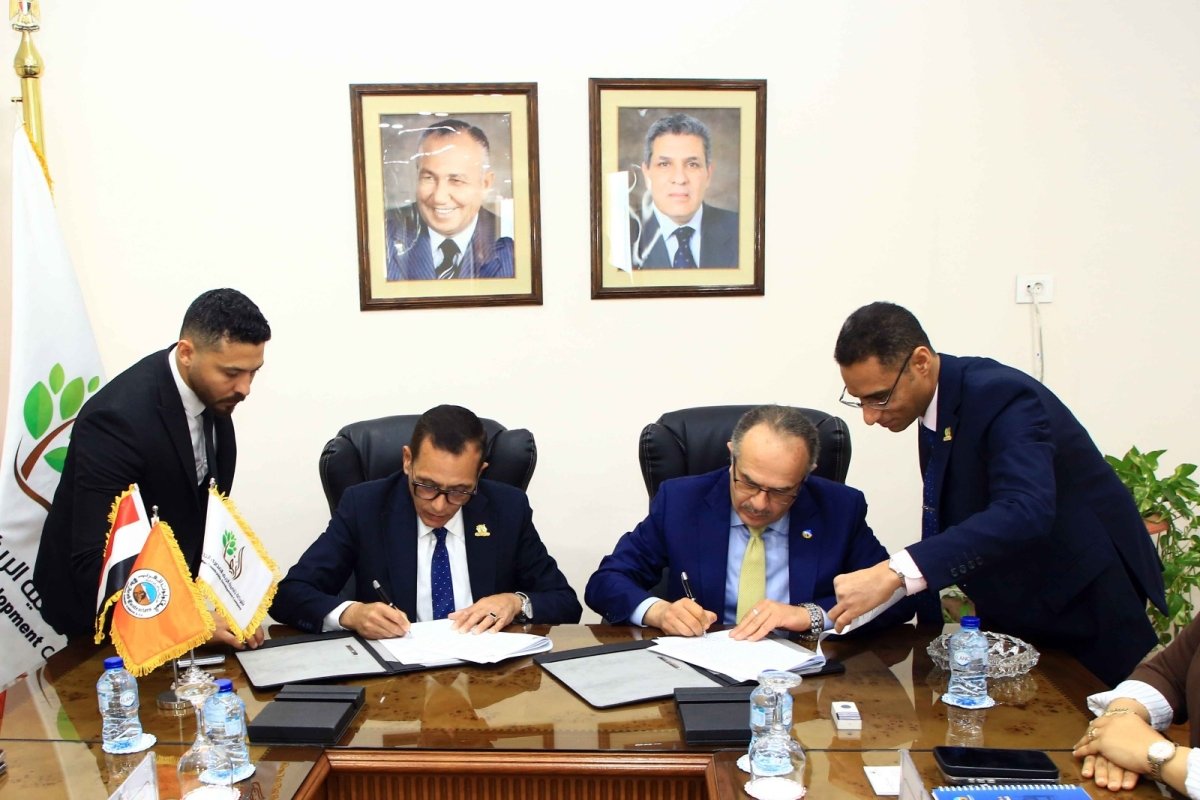 شركة &laquo;تنمية الريف المصرى الجديد&raquo;&nbsp;تتعاقد مع &laquo;المقاولون العرب&raquo;&nbsp;لتنفيذ طريق إستراتيجى جديد فى سهل المنيا الغربي