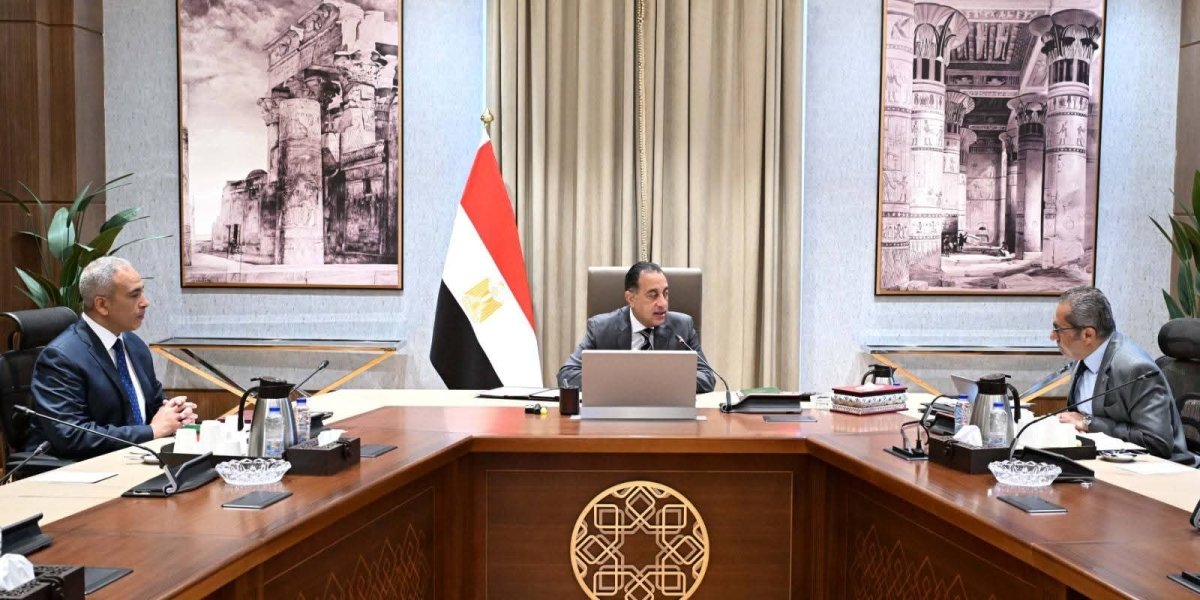 رئيس الوزراء يتابع الموقف التنفيذي لتشغيل عدد من المشروعات بالعاصمة الجديدة