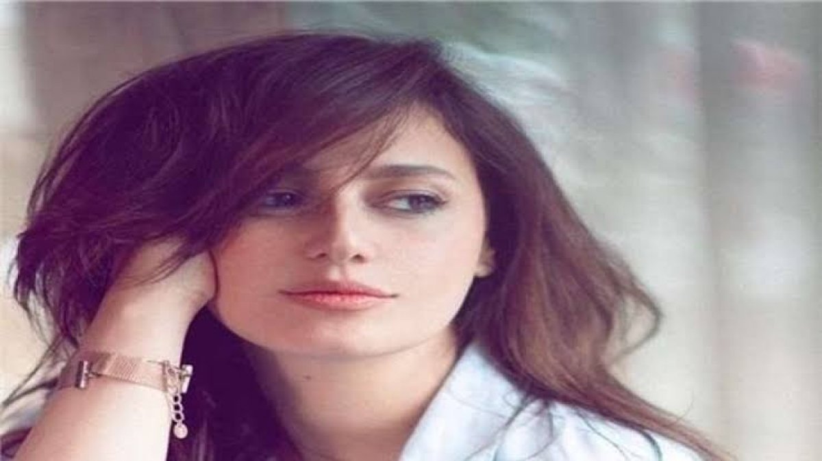 "خيانة عهد" يُشغل حلا شيحة عن طقوس رمضان