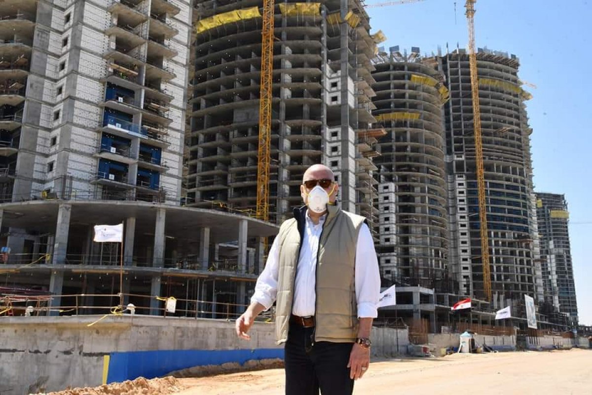 وزير الإسكان يتفقد منطقة الأبراج الشاطئية بمدينة العلمين الجديدة