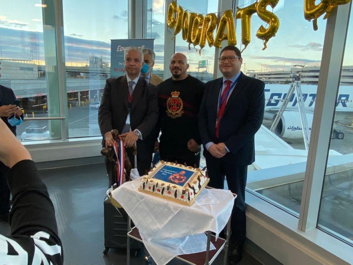 مصر للطيران تستقبل البطل العالمى "Big Ramy" بمطار جون كينيدي بنيويورك