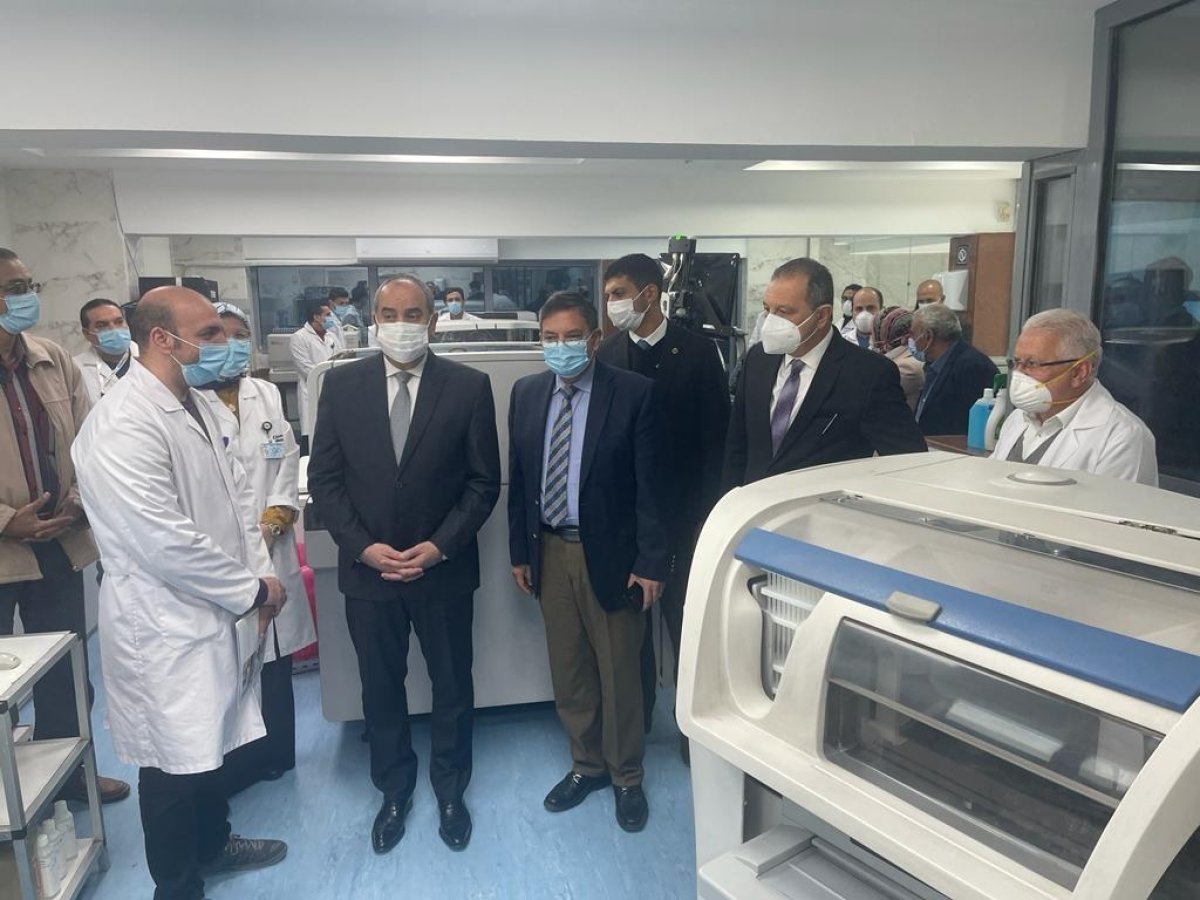وزير الطيران يتفقد مستشفي مصر للطيران ويفتتح أعمال تطوير  معامل التحاليل المركزية