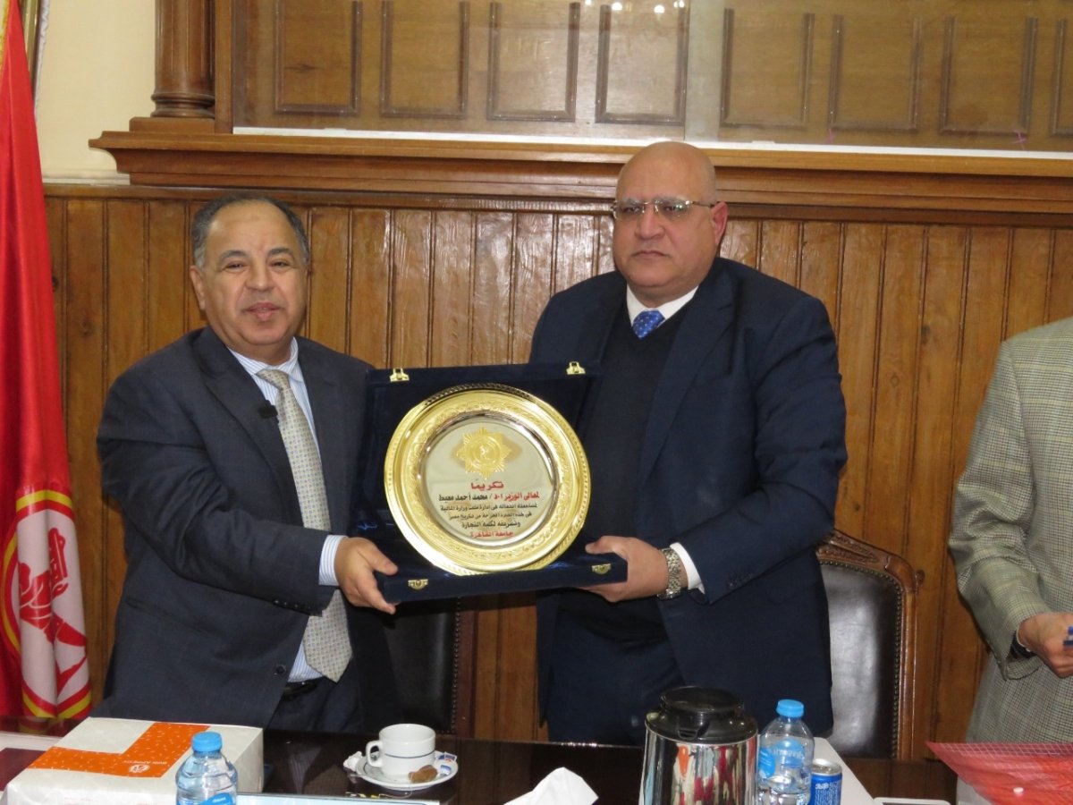 «تجارة القاهرة» تكرم وزير المالية.. تقديرًا لإسهاماته العلمية وجهوده الملموسة فى خدمة وطنه