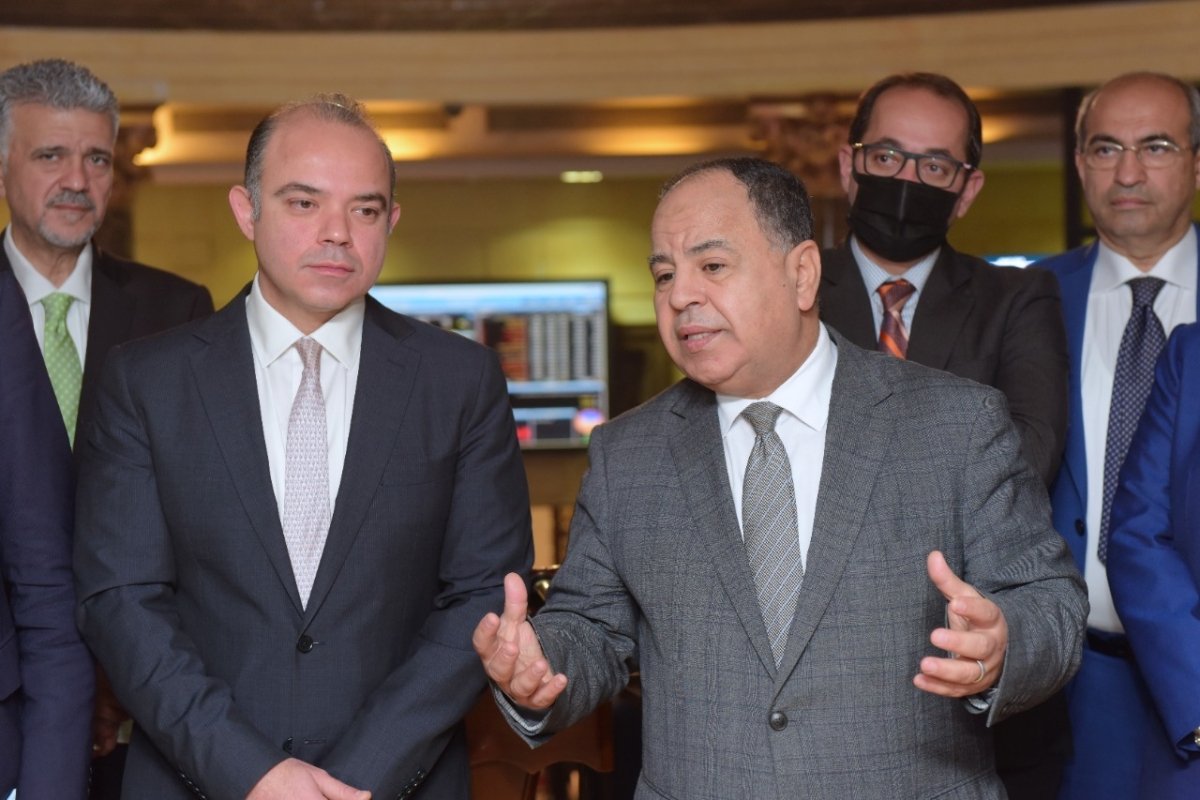 وزير المالية وأطراف السوق يفتتحوا جلسة التداول بالبورصة لتدشين 4 مؤشرات فرعية لقياس الأداء الكلي للسندات الحكومية