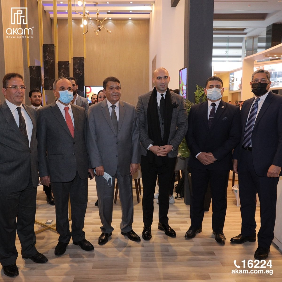 رئيس شركة العاصمة يتفقد جناح شركة " اكام " للتطوير العقاري بمعرض عاصمة الأمل 