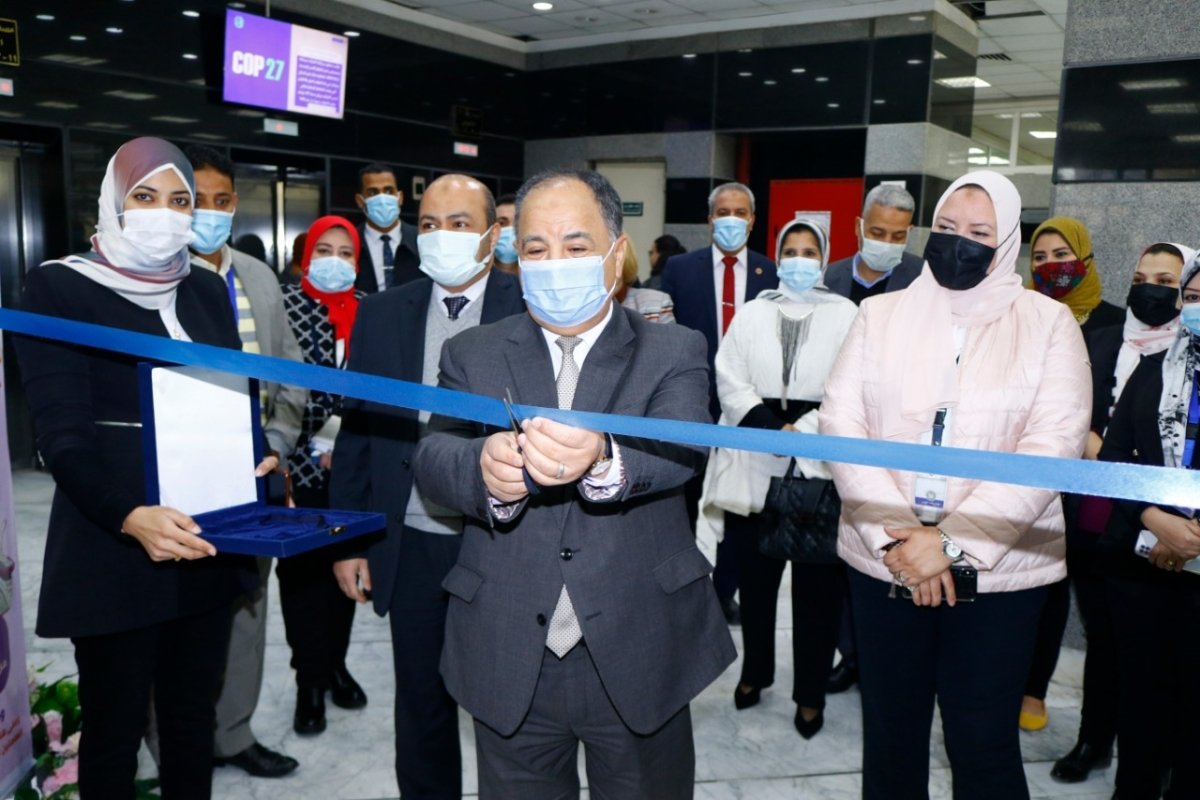 وزير المالية:   التوسع فى معارض المنتجات التراثية والحرف اليدوية.. لخدمة العاملين والمواطنين  