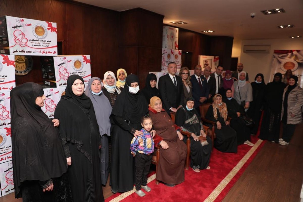 بالصور.. حزب الشعب الجمهوري يحتفل بعيد الأم ويكرم الأمهات المثاليات 