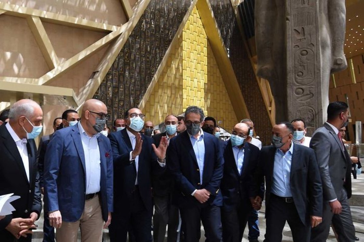 د. مصطفى مدبولي خلال تفقده المتحف المصري الكبير: صرح عملاق يترقبه العالم