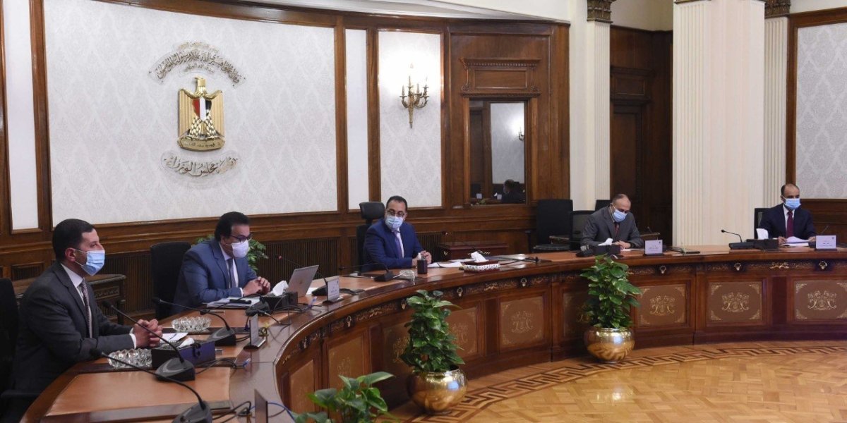 رئيس الوزراء يبحث فرص زيادة استثمارات القطاع الخاص في الصحة والتعليم العالي
