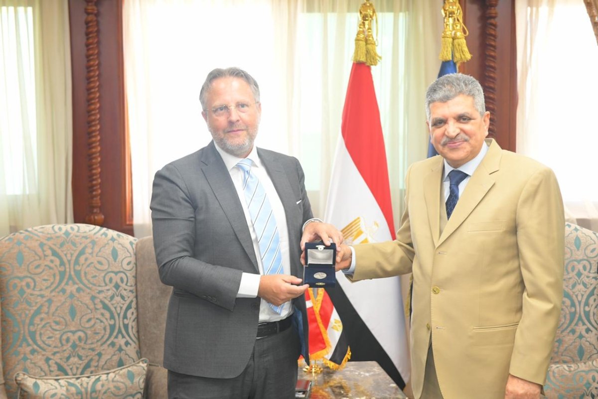 الفريق أسامة ربيع يلتقي السفير الدنماركي لبحث سبل التعاون المشترك