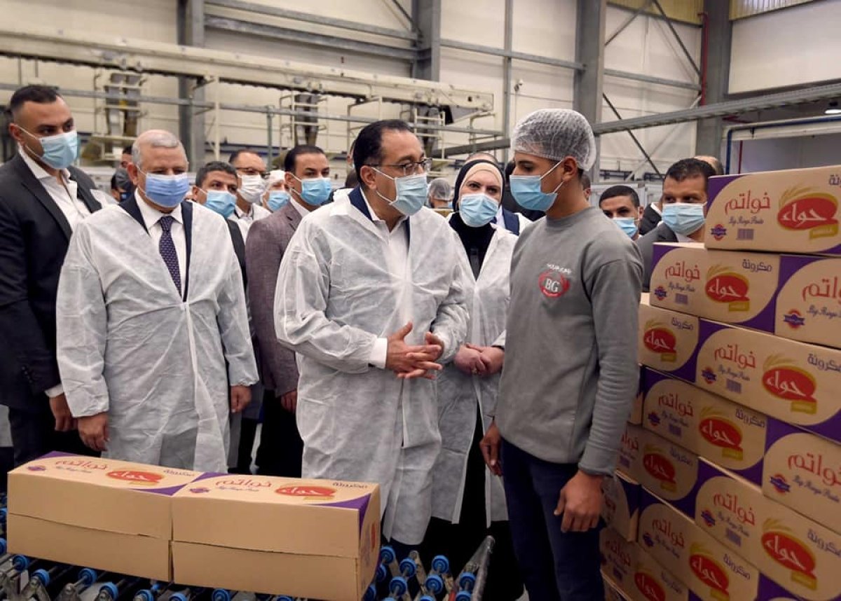 بالصور.. مدبولي يزور مصانع العاشر من رمضان
