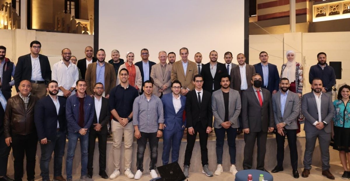وزير الاتصالات يلتقي بمجموعة من رواد الأعمال ومؤسسي الشركات التكنولوجية الناشئة