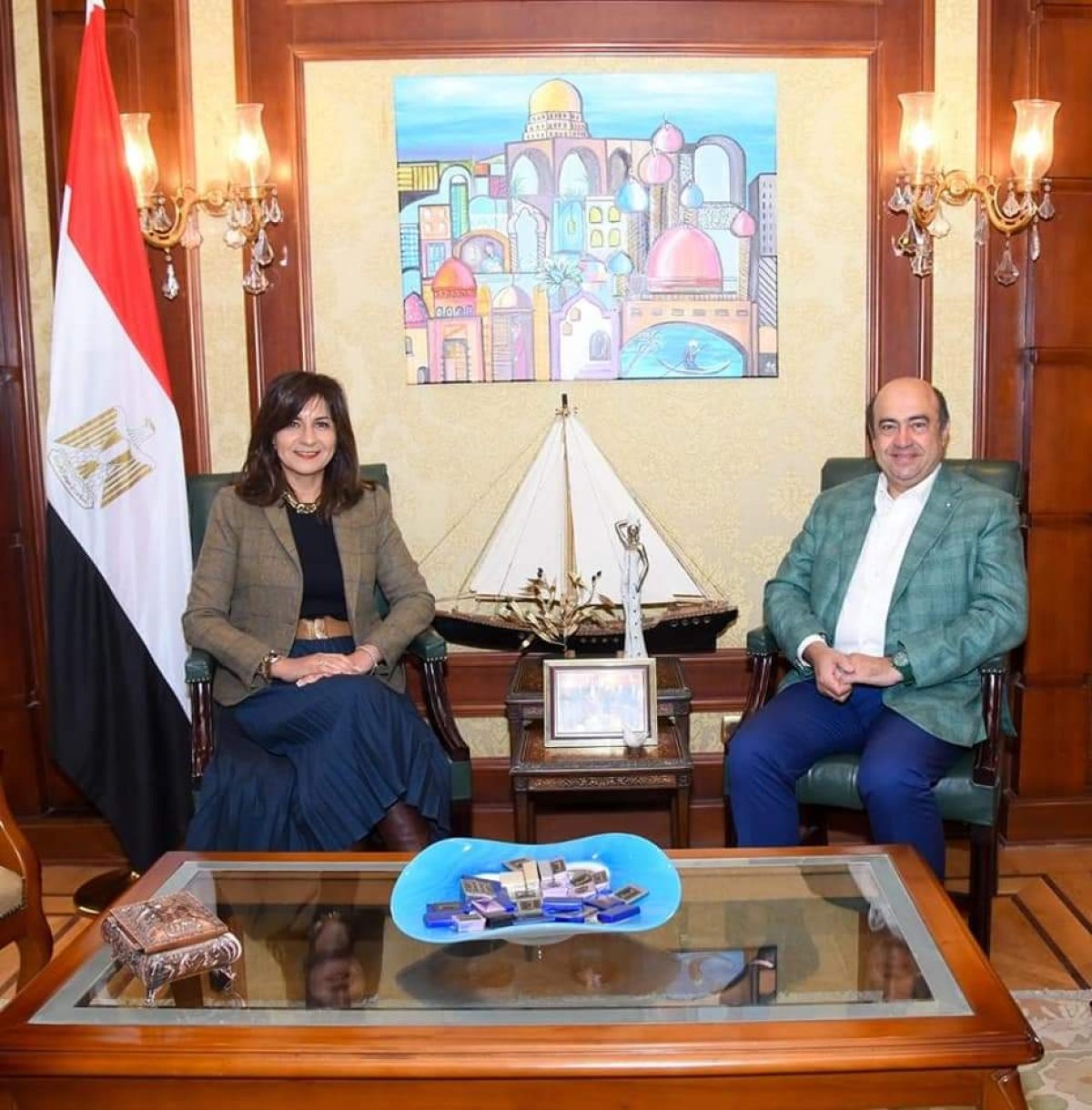 وزيرة الهجرة تبحث مع مجموعة فاركو للأدوية آليات التعاون المشترك