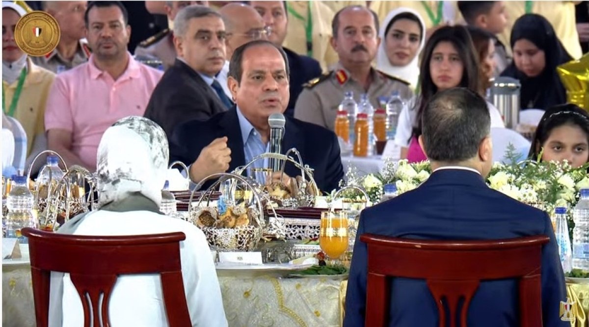 الرئيس السيسي: خيرت الشاطر استمر 45 دقيقة متواصلة يهدد بالقتل وجلب عناصر من الخارج لإحراق البلد