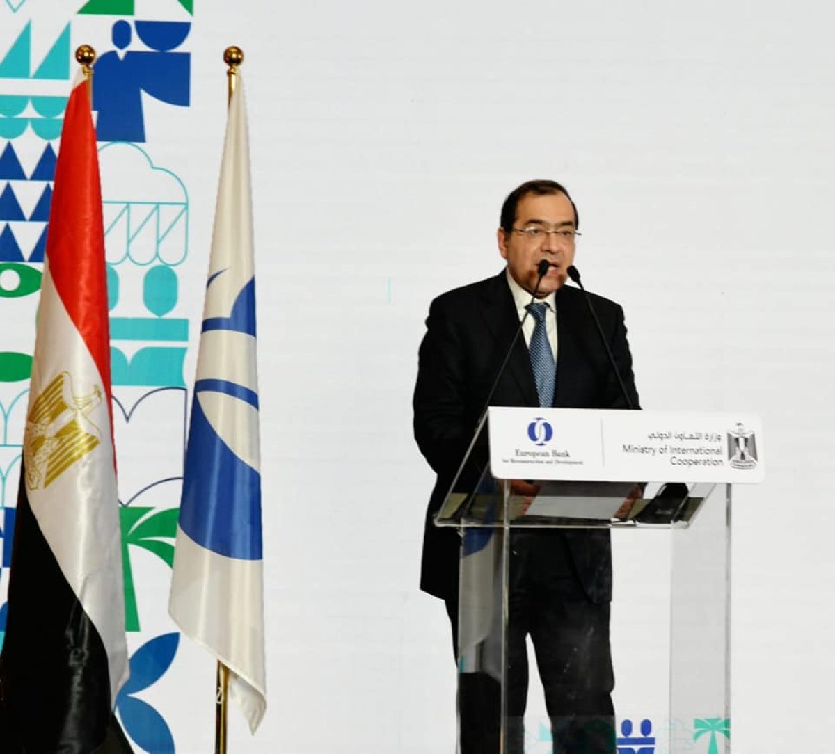 طارق الملا: تحويل 10 شركات تابعة للعمل بالغاز الطبيعي بدلًا من السولار