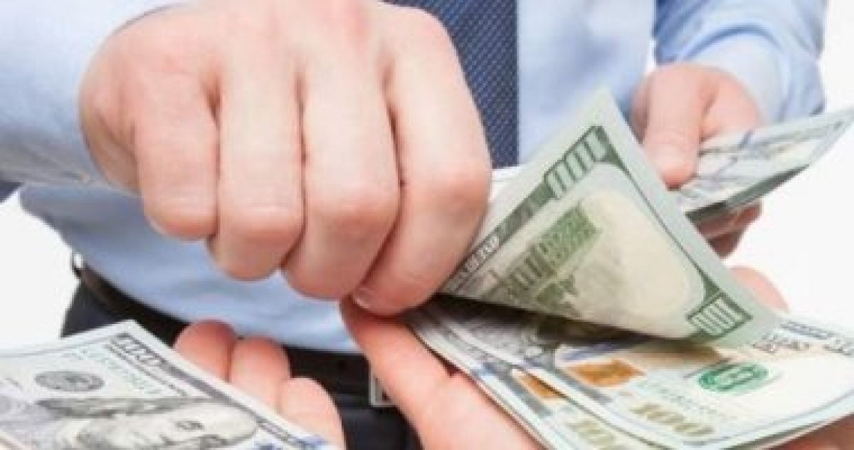 القبض على مدير بنك يتاجر في النقد الأجنبي بمدينة نصر