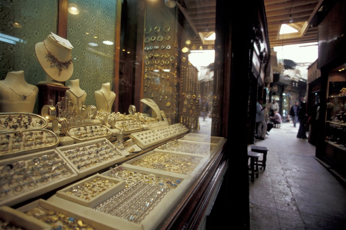 عاجل: تراجع أسعار الذهب بقيمة 40 جنيهاً.. وعيار21 يسجل 1210 جنيهًا