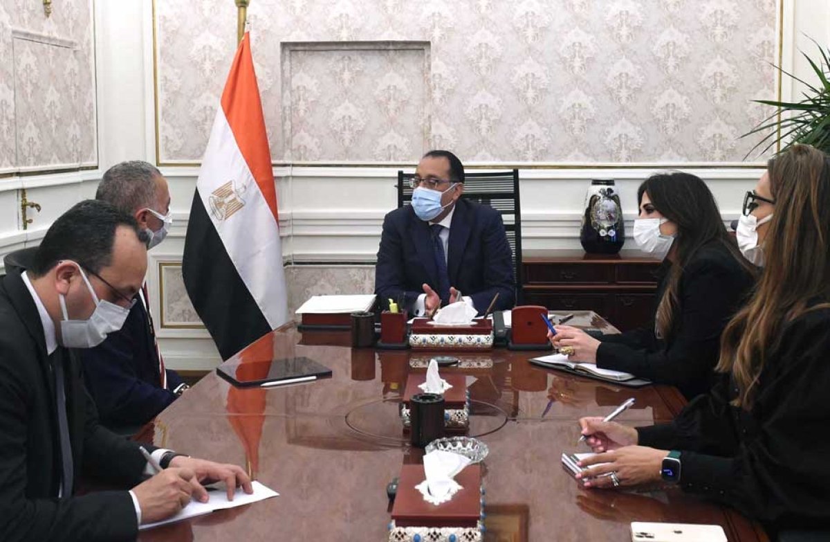 مدبولي يستعرض مع السويدي الفرص الاستثمارية في قطاع الصناعة