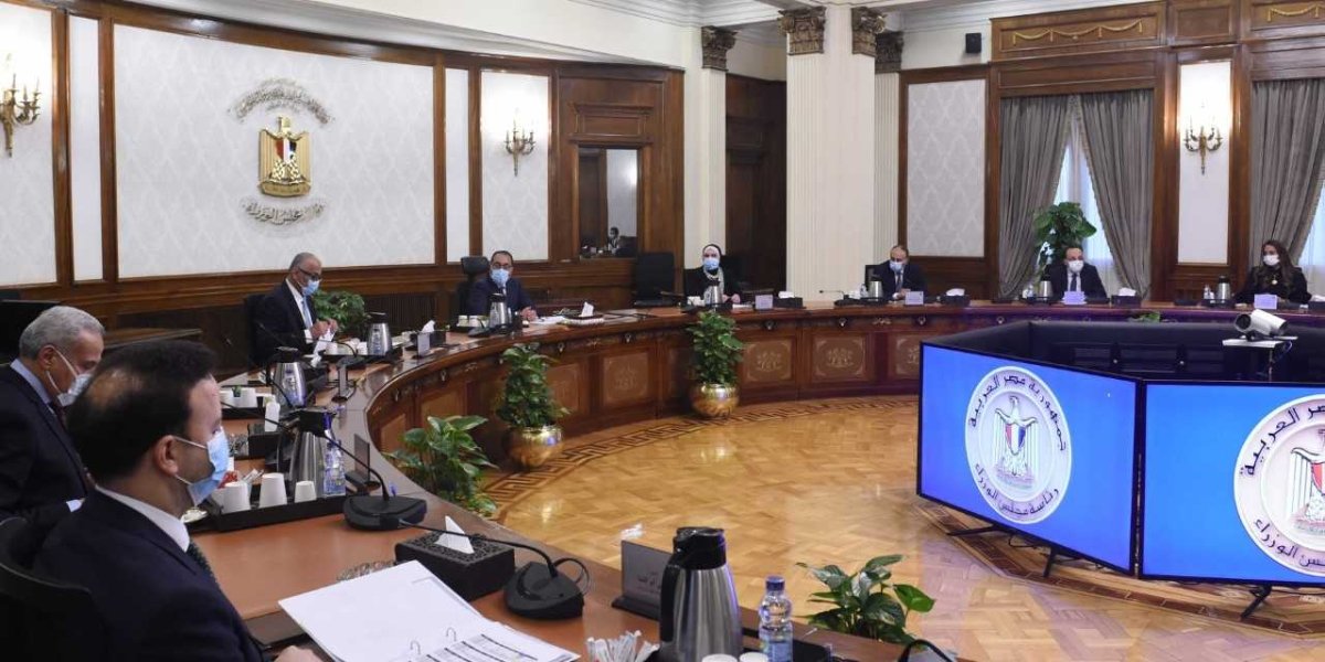 مدبولي ومحافظ البنك المركزي يتابعان سبل توفير التمويل للسلع الاستراتيجية