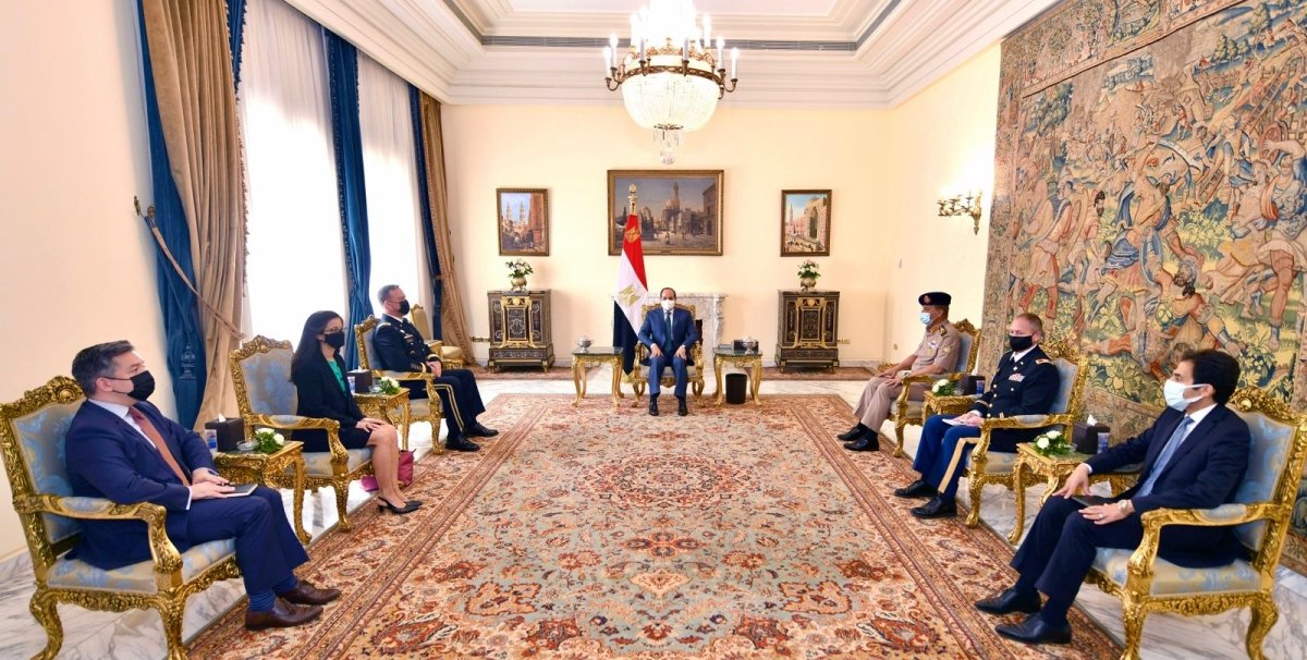 عاجل: الرئيس السيسي يلتقي قائد القيادة المركزية الأمريكية