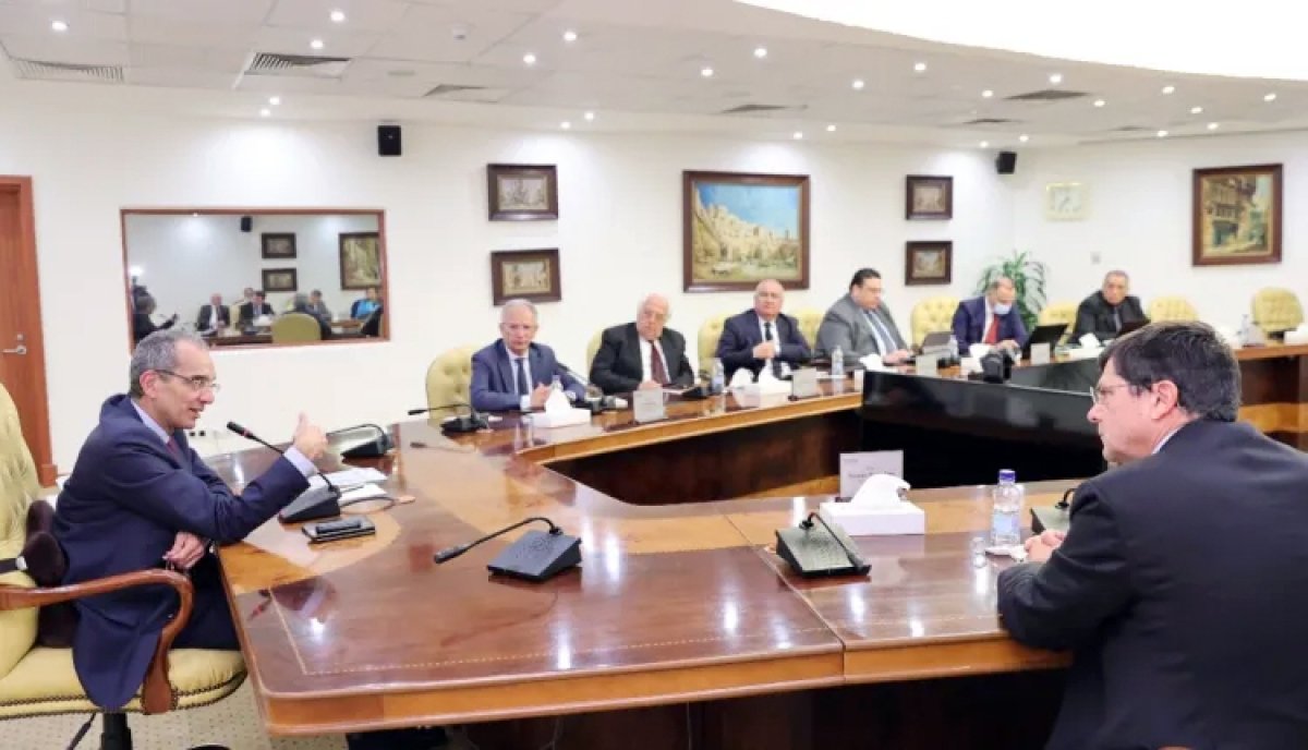 وزير الاتصالات يبحث مع شركة «إس تي ميكروإلكترونكس» الخطط الاستثمارية للشركة فى مصر