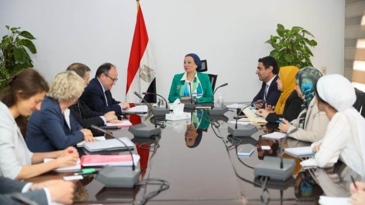 بنك الاستثمار الأوروبي يشيد بجهود مصر والاهتمام بمشروعات التصدي لآثار تغير المناخ