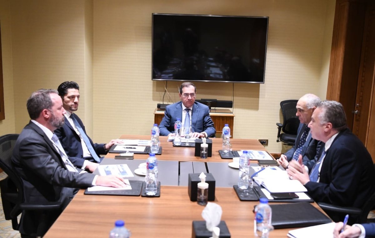 "الملا" يبحث تعزيز التعاون مع بيكرهيوز الأمريكية في مجال تحسين كفاءة استخدام الطاقة