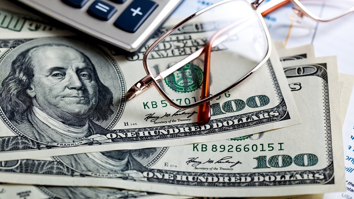 تعرف علي أسعار الدولار مقابل الجنية  في منتصف تعاملات اليوم