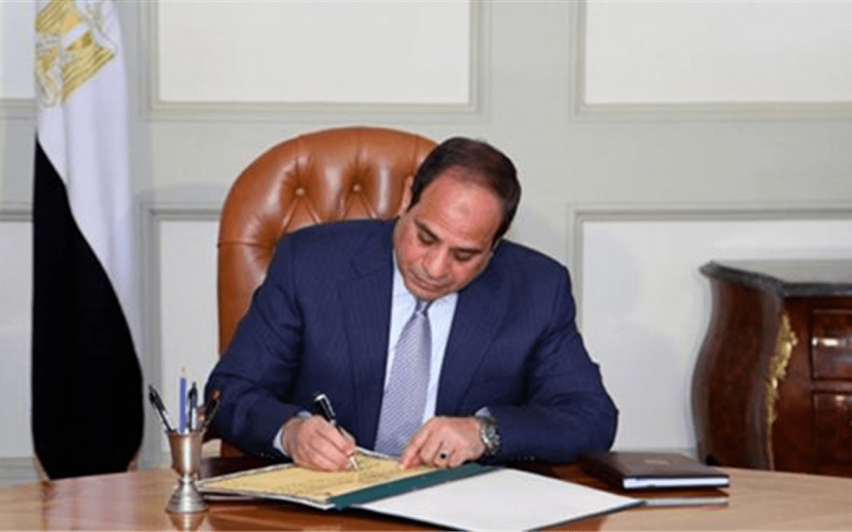 الرئيس السيسي يوقع قانونا بفتح اعتماد إضافي بالموازنة العامة للدولة