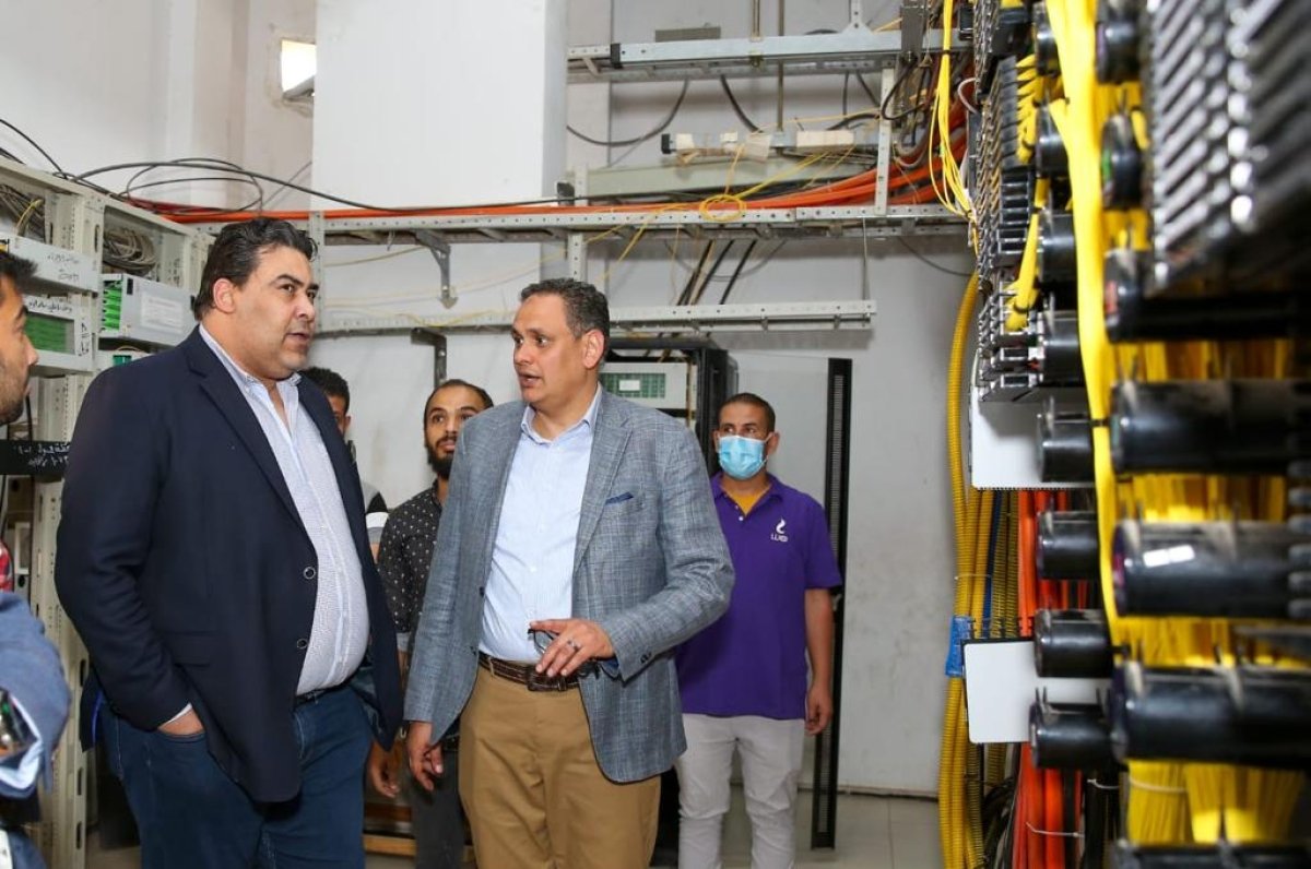 الرئيس التنفيذي للمصرية للاتصالات يتفقد أعمال تطوير الشبكة في القاهرة الجديدة
