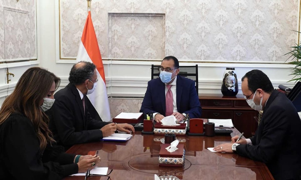 رئيس الوزراء يلتقي رئيس غرفة التجارة الأمريكية لاستعراض جهود تعزيز الاستثمارات المشتركة