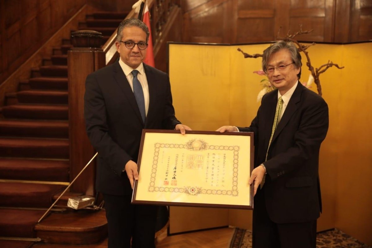 "خالد العناني" يتسلم وسام الشمس المشرقة من الحكومة اليابانية