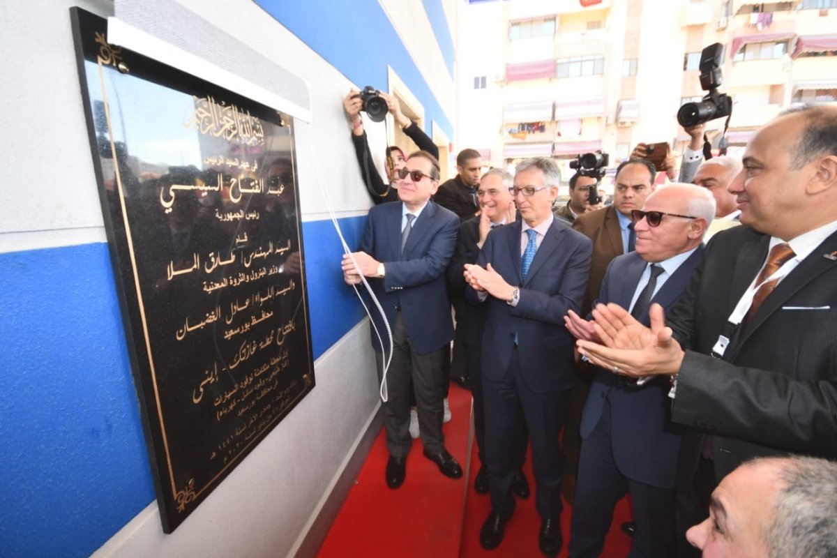 وزير البترول ومستشار الرئيس يفتتحان محطة وقود جديدة بشارع التسعين بالتجمع الخامس