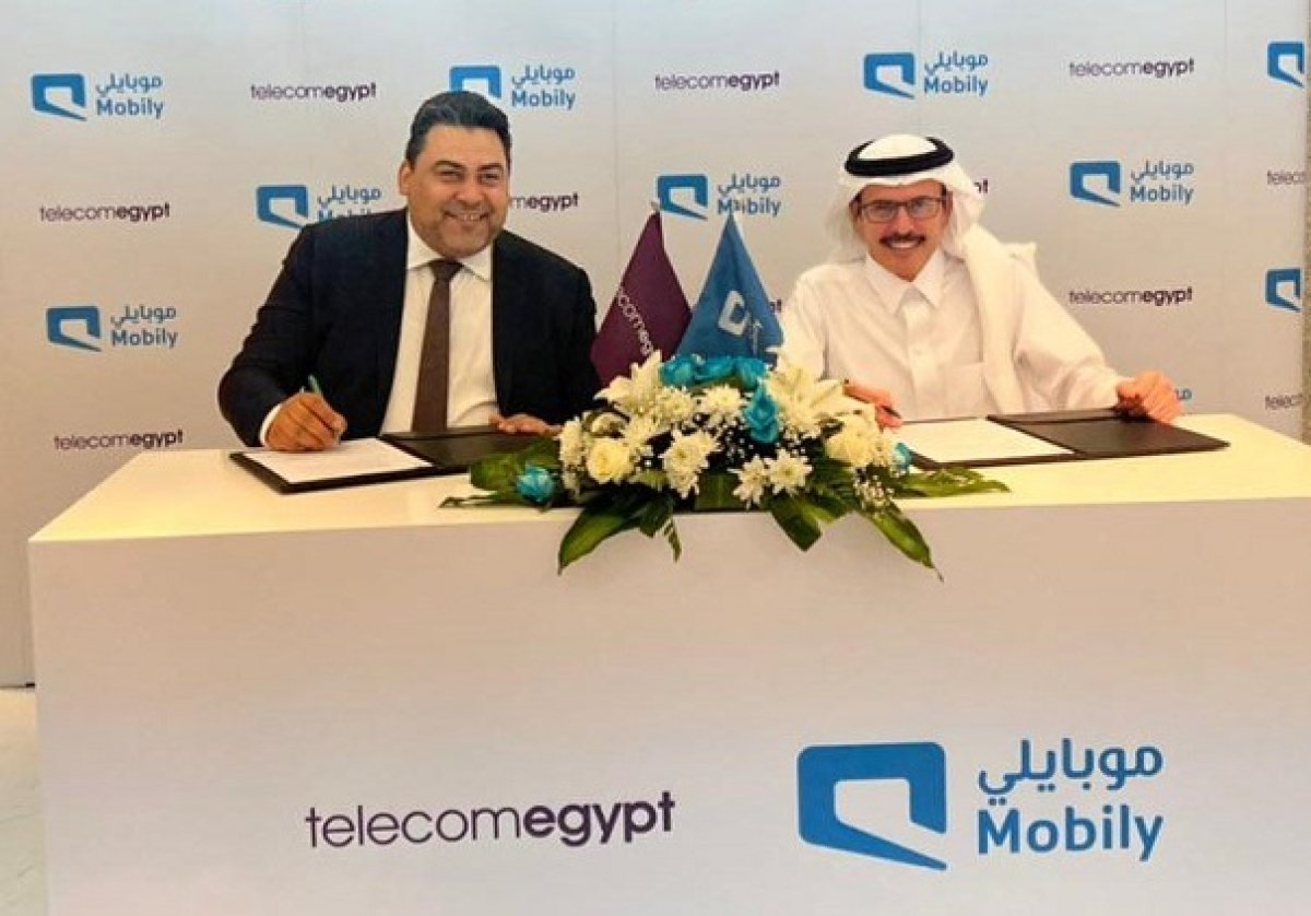 المصرية للاتصالات وموبايلي توقعان مذكرة تفاهم لربط مصر والسعودية عبر كابل بحري جديد