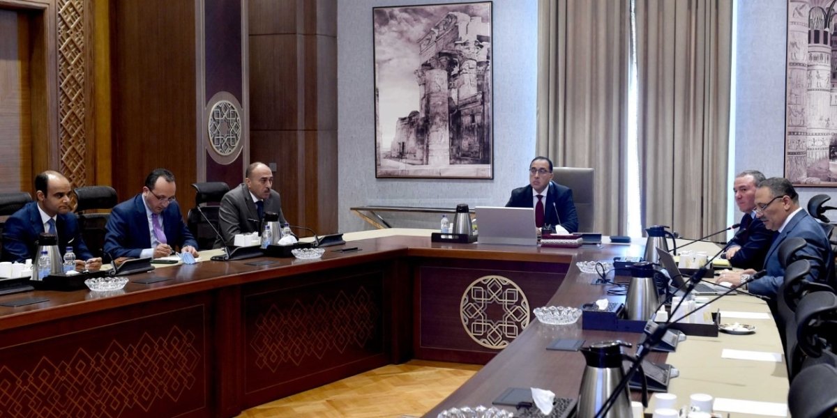 مدبولي يتابع موقف الأراضي المزمع طرحها على القطاع الخاص لإقامة محطات تحلية مياه البحر