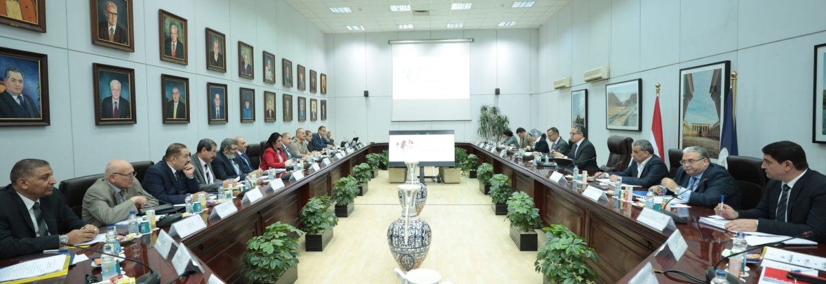 خالد العناني يترأس الاجتماع الأول للجنة الدائمة للتراخيص المنشآت السياحية