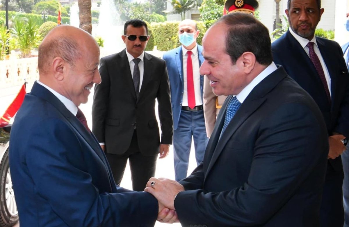 تعرف علي تفاصيل مباحثات الرئيس السيسي ورئيس مجلس القيادة الرئاسي اليمني