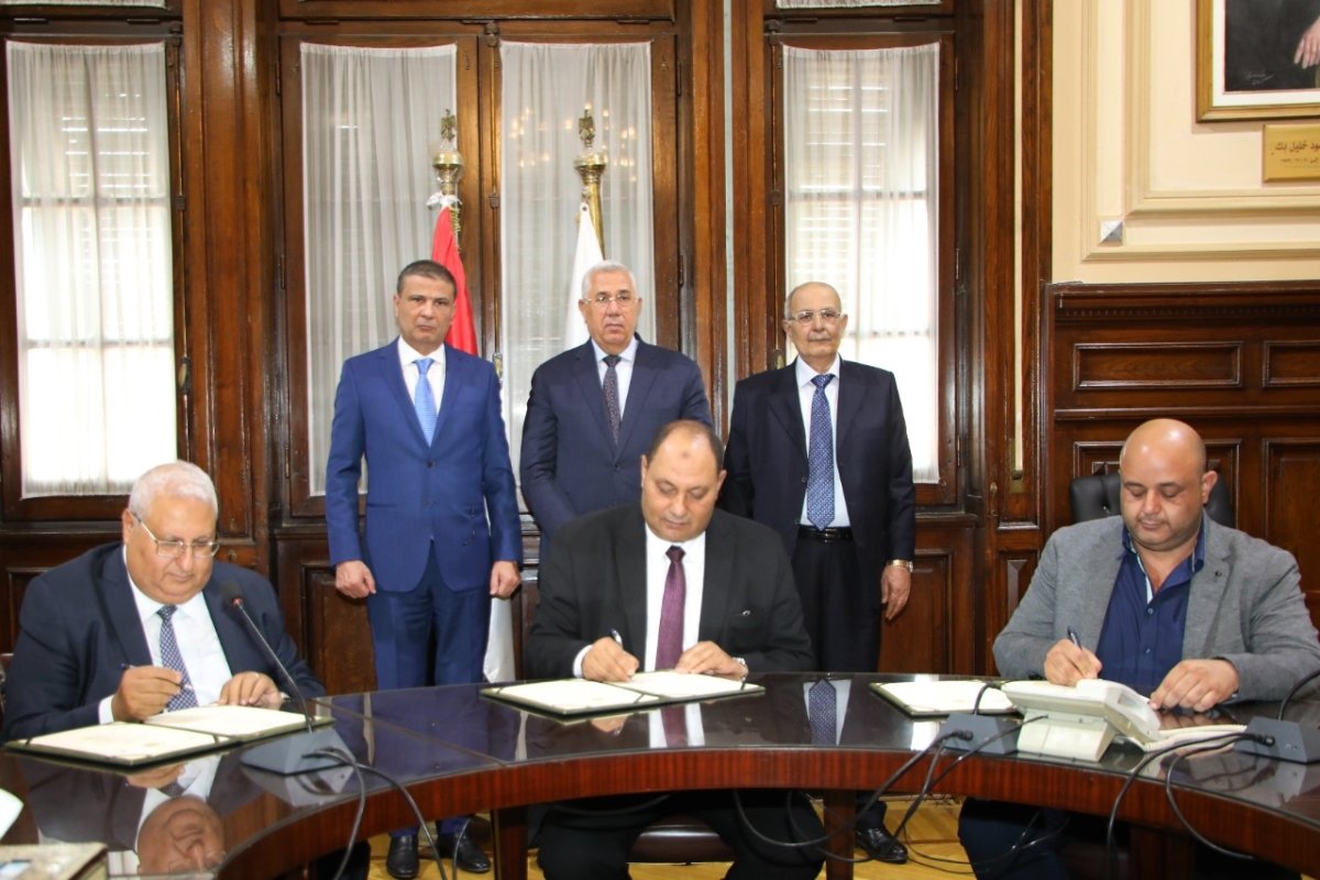 وزير الزراعة يشهد توقيع برتوكول تعاون في مجال تحسين سلالات الثروة الحيوانية بين الوزارة والبنك الزراعي وشركة هيلثي ميلك
