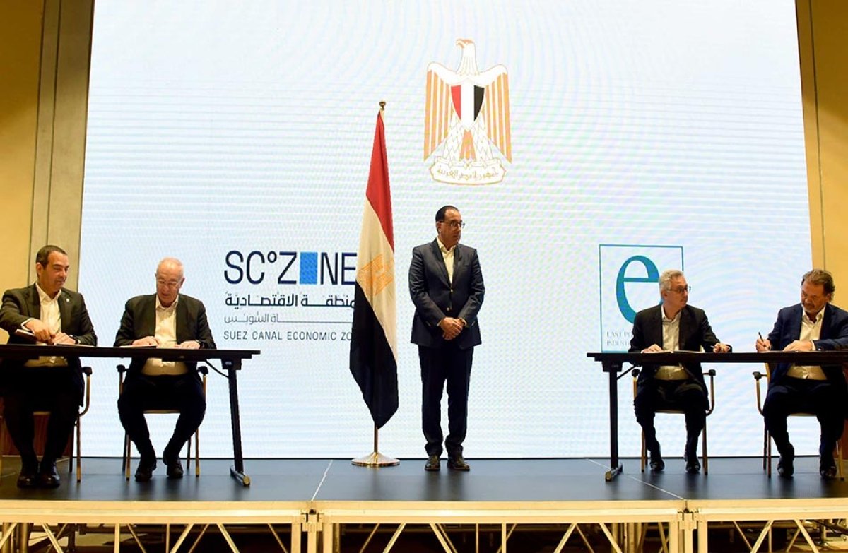 بحضور مدبولي.. توقيع مذكرة تفاهم رباعية لإنشاء مجمع تصنيع سيارات بالمنطقة الاقتصادية لقناة السويس